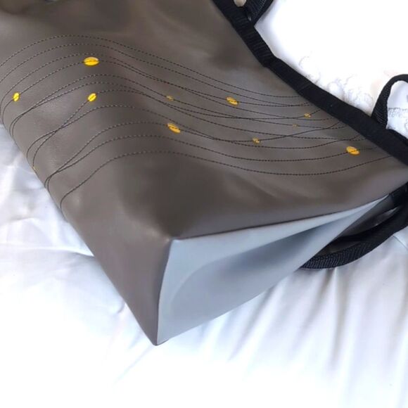 Holly Aiken Turbo XL Ultra Modern Design Vegan Tote🩶 - Picture 12 of 16